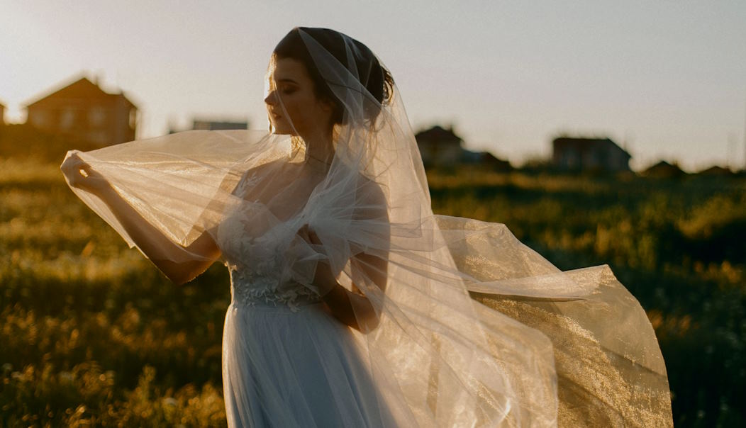 hairstyle and veil combination